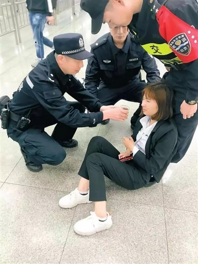 救助身體不適的乘客